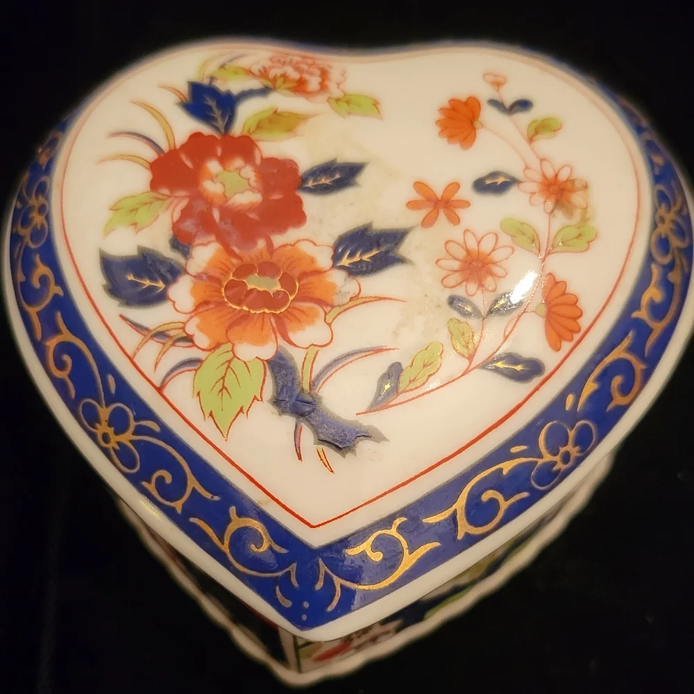 Vintage Knobler Japan Heart Trinket Box Gold Trim Flowers Floral. - Picture 2 of 8